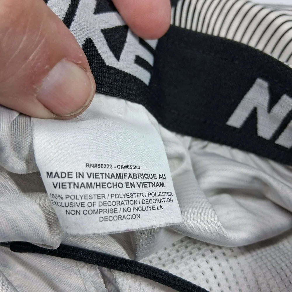 Nike‎ Dri-FIT Basketball Shorts Mens Small Black White Wave Optical Illusion Art